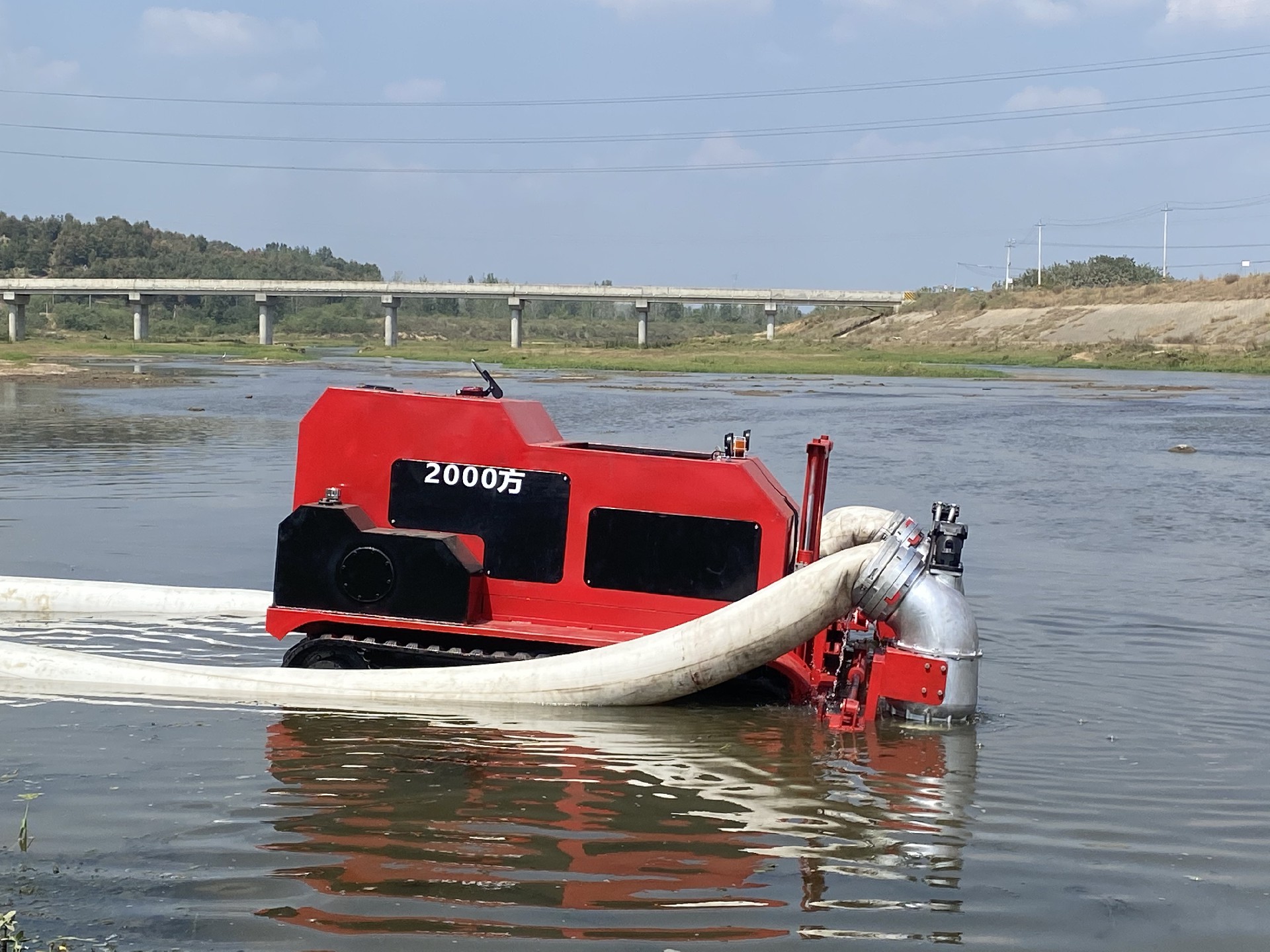 自带动力履带式防汛排水机器人