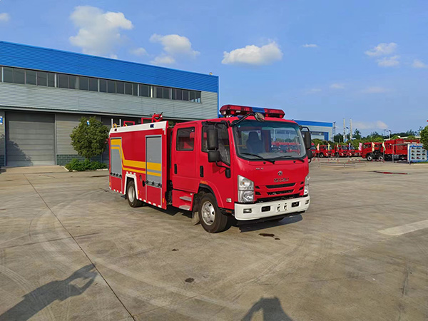 五十铃700P 3.55吨水罐消防车